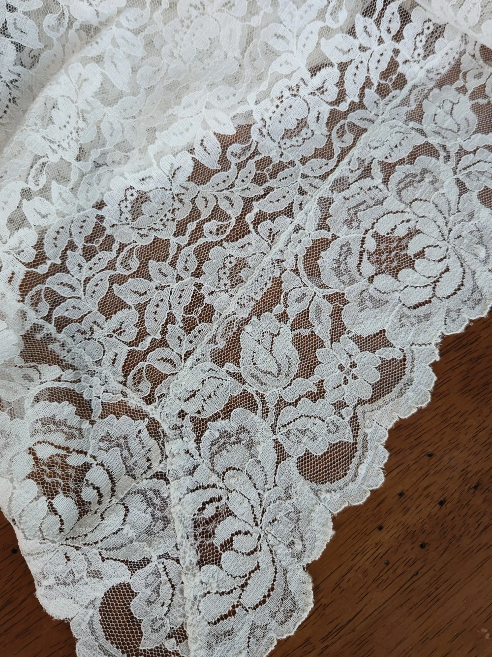 Vintage White Floral Lace Tablecloth – 64